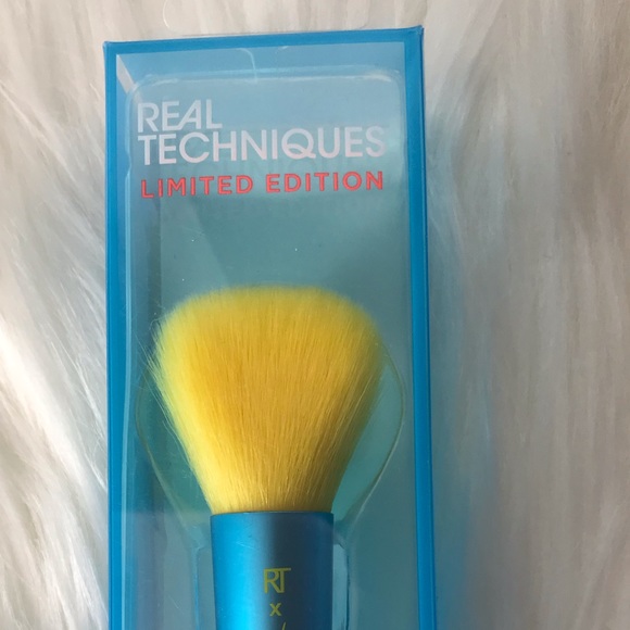 Set of 3 - Real Techniques Limited Edition Electric Love Makeup Brushes - Picture 6 of 6